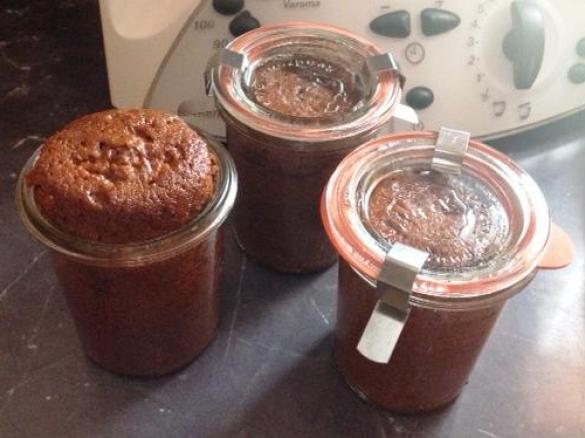 Kirschkuchen im Glas