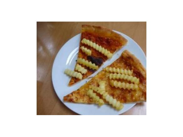 Pommes Pizza ( Pizza con patate fritte ) 