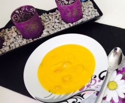 Kartoffel-Kürbis-Cremesuppe mit Würstchen