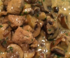 Geschnetzeltes in Champignonrahmsoße mit Servietten-Semmelknödel (TM 21)