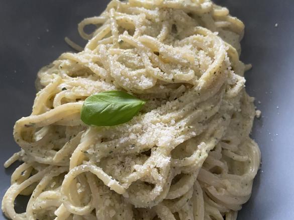 Zucchini-Frischkäse-Sauce zu Spaghetti