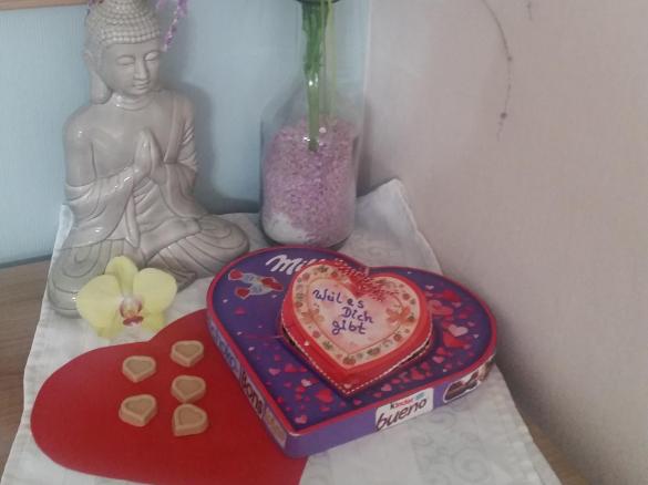 Himmlische Mikla, Kinder Schoko Bons White und Kinder bueno Pralinen