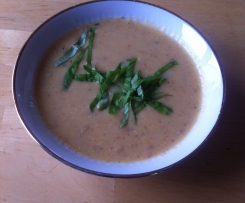 Rote Linsensuppe mit Mandelmus