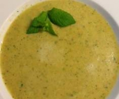 Zucchinisuppe schnell & cremig mit Möhre und Ingwer