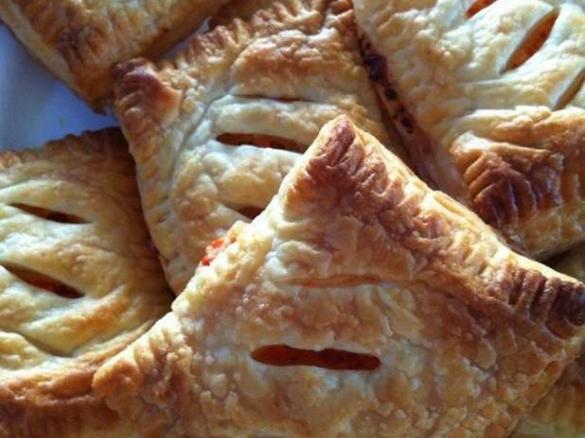 Pizzatasche mit Blätterteig