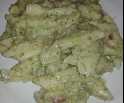 Variation von Brokkoli-Speck-Sauce auf Nudeln (ww-tauglich)