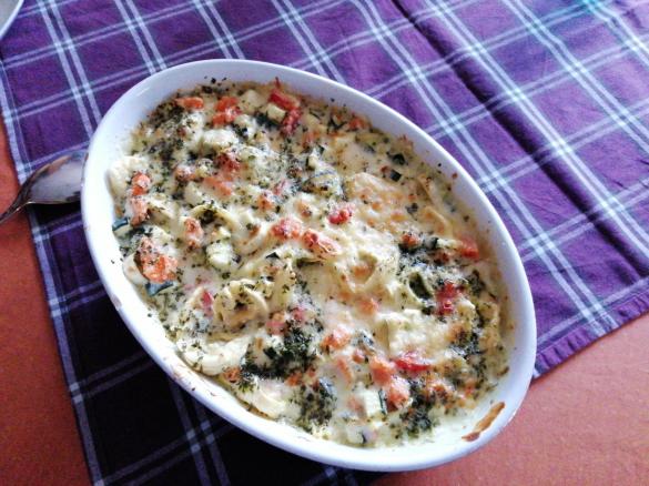 Variation Gemüse-Nudelauflauf (Tortellini) mit Käse-Sahnesauce