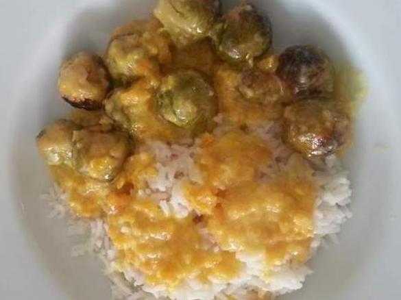 Rosenkohl an Orangen-Sahne-Soße mit Reis