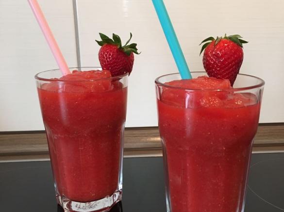 Erdbeer- Rosewein- Slush