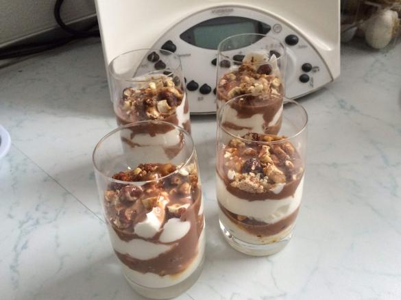 Joghurt-Schoko-Becher