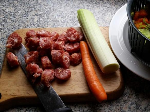 Kartoffelsuppe mit Mettwurst