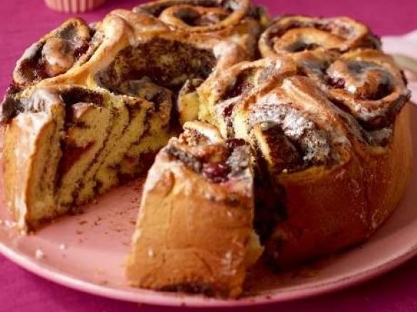 Rosenkuchen mit Kirschen
