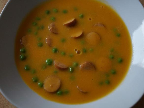 Karottencremesuppe mit Erbsen und Würstchen, WW tauglich