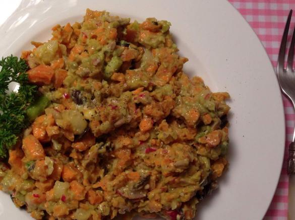 Rohkostsalat mit Avocado 