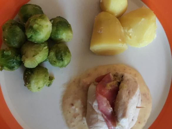 Variation von Rauchiges Hähnchenfilet mit Kartoffeln, Gemüse und Soße :) All in one