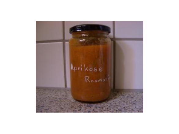 Aprikosenmarmelade mit Maracuja und Rosmarin
