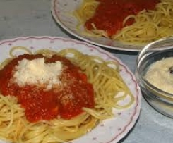 Tomaten Mozzarella Sauce zu Spaghetti