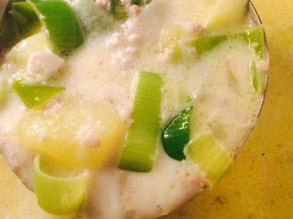 Hackfleisch-Käsesuppe mit Lauch für TM5