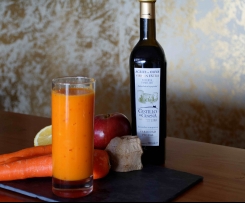 Apfel-Möhren-Smoothie mit Ingwer