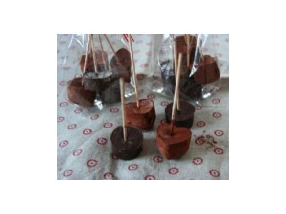 Trinkschokolade am Stiel (Geschenk aus der Küche)