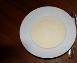 Parmesansüppchen als Vorspeise