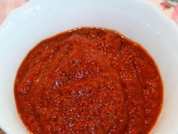 Würzige Tomatensoße (für Pizza oder Pasta)