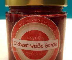 Erdbeermarmelade mit weißer Schokolade und Brombeeren