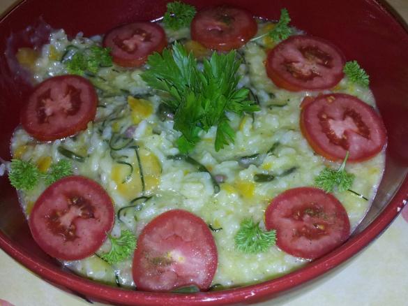 Risotto mit Meeresalgen, Karotten und Zucchini