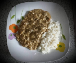 Hackfleisch mit Käse-Zwiebel-Soße