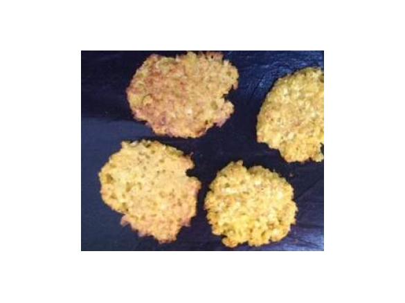 Gemüseburger mit Blumenkohl und Kartoffeln