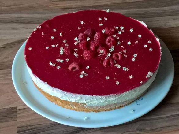 Holunder-Himbeer-Torte