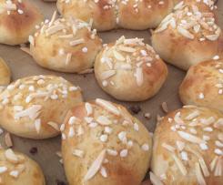 Süße Minibrötchen aus Hefeteig