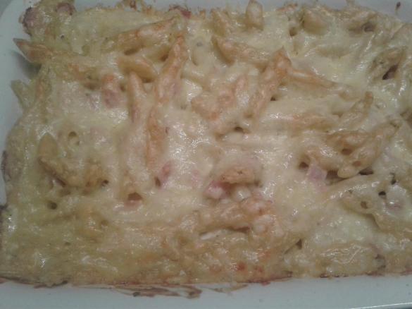 Nudel-Schinken-Auflauf mit Käse überbacken
