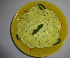 Kräuterbutter mit Gartenkräutern