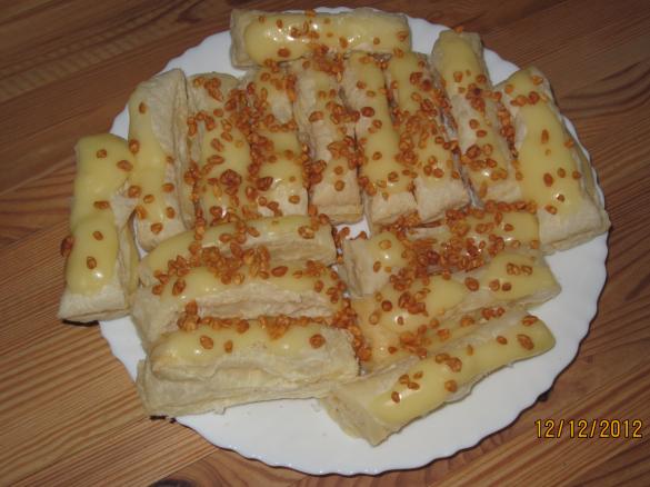 Gefüllte Blätterteig Streifen