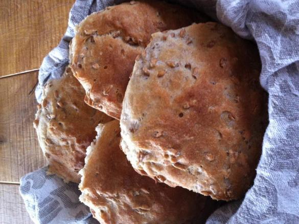 Dinkel-Körner-Brötchen mit ganzen Körnern