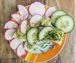 fruchtige Guacamole mit Hüttenkäse