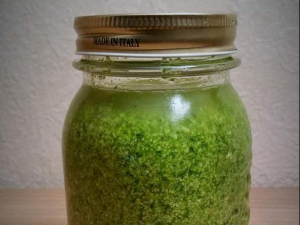 Variation von Rucola-Pesto