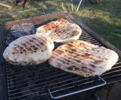 Fladen gefüllt mit Käse. Lecker auf dem Grill