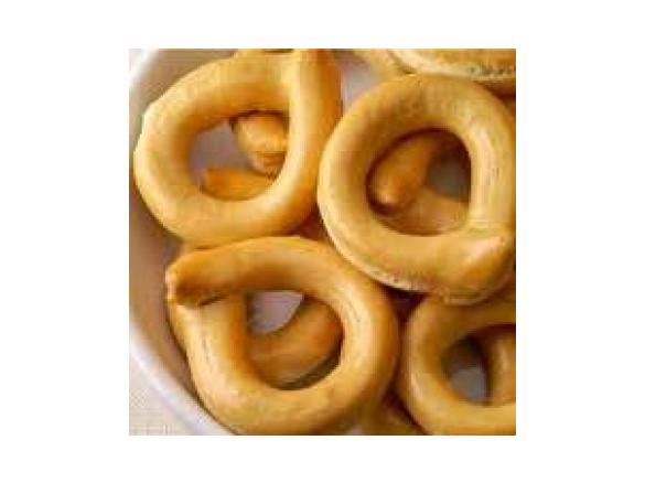 Taralli - italienische Pizzakringel - salziges Gebäck mit Olivenöl und Weißwein