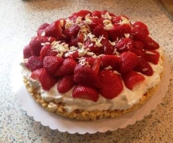 Erdbeertorte mit Cornflakesboden