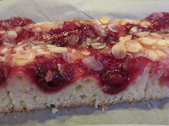 Kirsch-Grütze-Hefekuchen