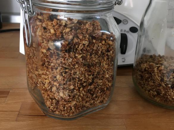 Knuspermüsli, vegan und ohne Zuckerzusatz