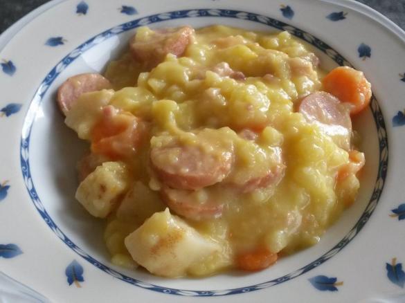 Kartoffelsuppe mit Würstchen