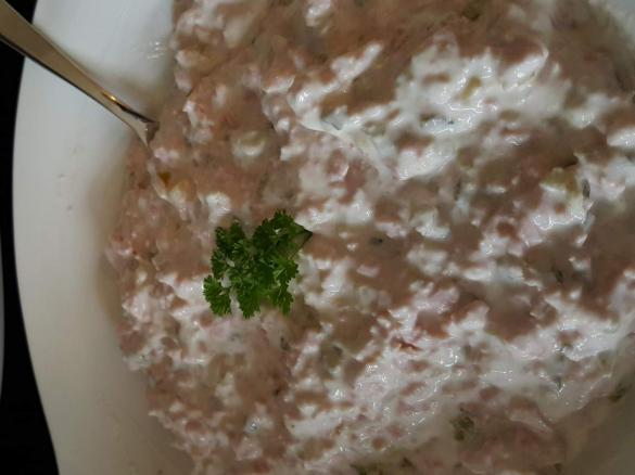 Leichter Fleischsalat mit Quark