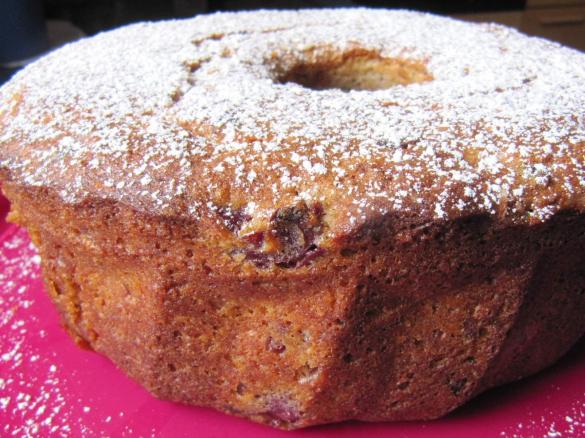 Kirsch-Guglhupf (oder mit Rhabarber)