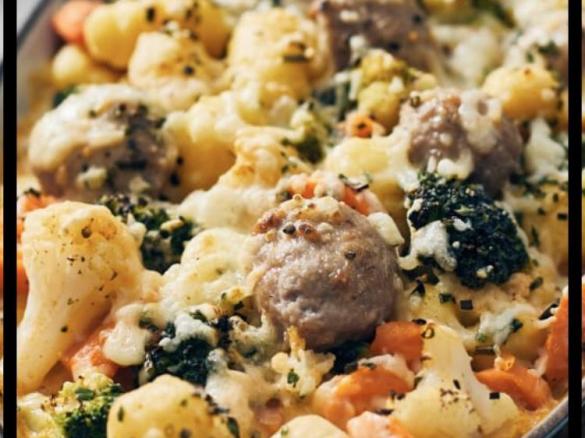 Bratwurst Auflauf mit Gemüse und Nudeln oder Gnocchi