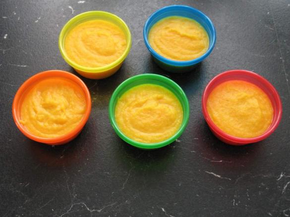 Variation von Kartoffel-Blumenkohlbrei mit Möhren und Apfel/Birne (ab dem 6.Monat)