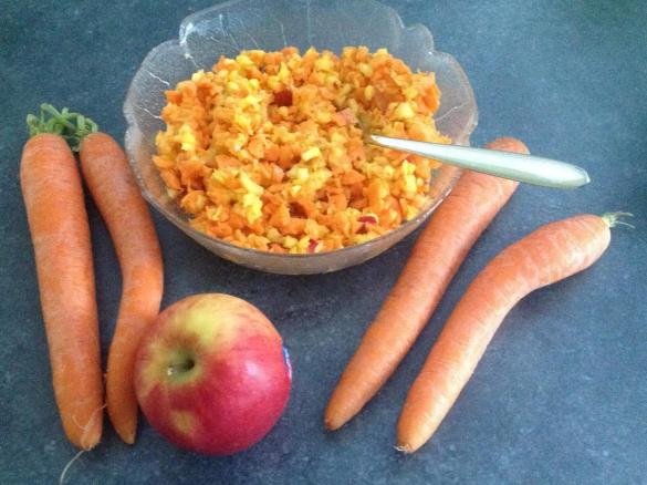 Rohkostsalat mit Möhre & Apfel