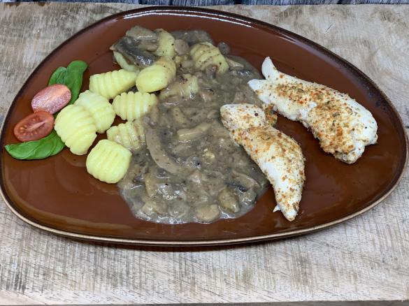 Hähnchenfilets mit Gnocchi und Pilzsauce